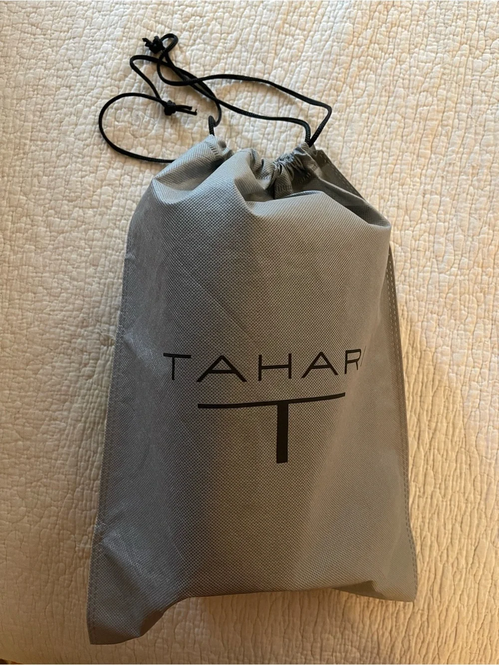 Tahari Black Toiletry Travel Kit with Logo Plate for Men/Women